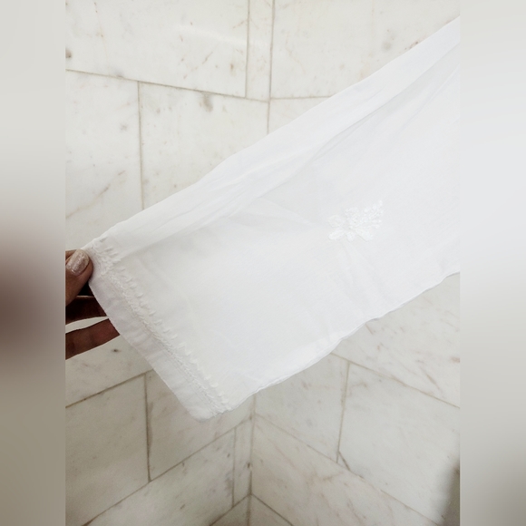 🌷Lucknowi Chikankari Short Kurti🌷 - Picture 6 of 9